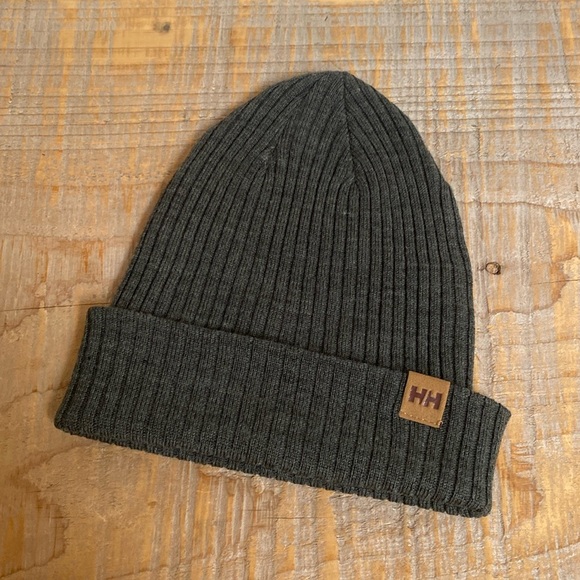 🆕 Helly Hansen Cuffed Beanie - Picture 1 of 5